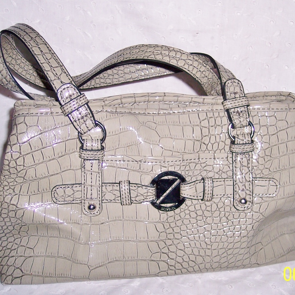NINE & CO NEW YORK ALLIGATOR PATTERN SHINY